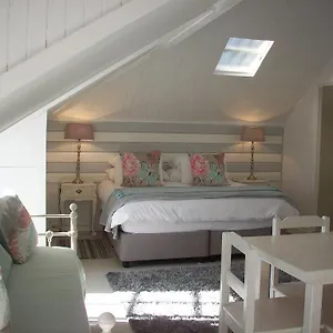  Guest house Ascot Place